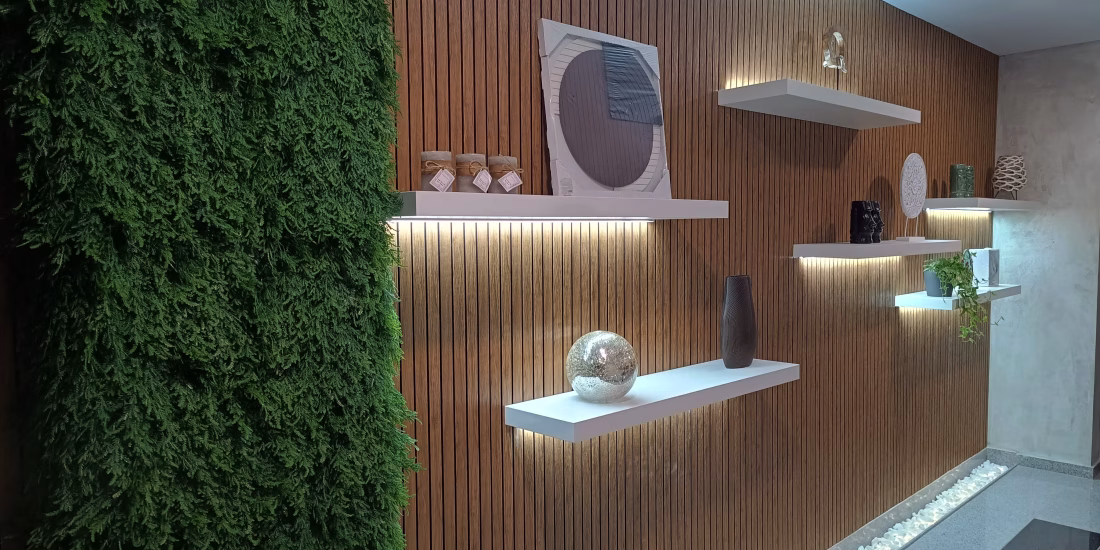 Вдъхновен от миналото,създаден за днес,старите сгради носят особена магия,хубави емоции,историята на един проект,постоянна комуникация,обзаведен със стари мебели,нова идентичност,Интериорът е семпъл,най-голямото предизвикателство беше разпределението на пространството,максимално усвояване на пространството,функционалност,бюджет и желанията на клиент,мазилки с характер,Апартамент в стара сграда,семпло,практично и леко,Основни акценти в интериора,Оптимизирано разпределение,Текстурни мазилки по част от стените,Резултатът е дом с душа,Focal Point Design,вдъхновен-от-миналото